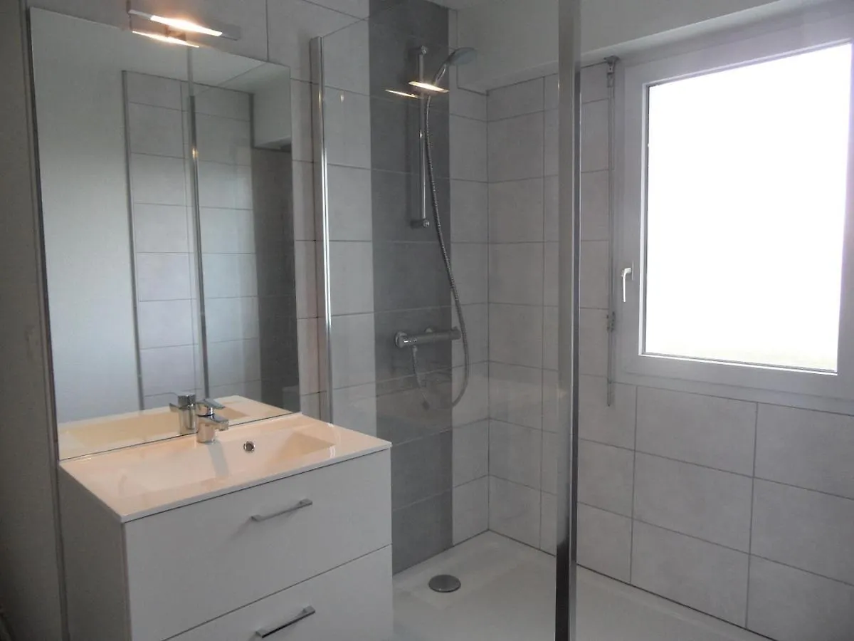 REF 122 Appartement 4 pièces avec piscine et terrain de tennis Arzon