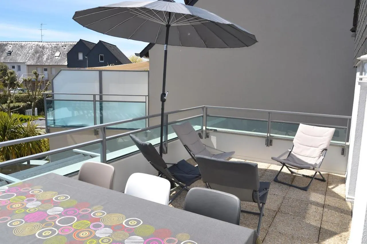 REF 122 Appartement 4 pièces avec piscine et terrain de tennis Arzon